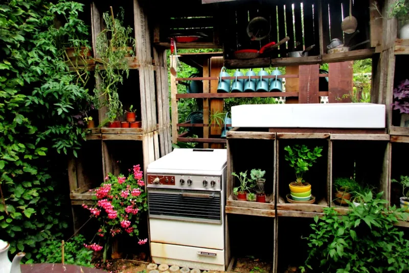  How To Create A Sustainable Home Garden Using Recycled Materials  A2ad62