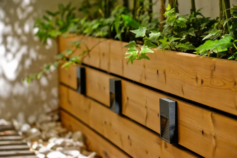 Create A Sustainable Vertical Garden Using Repurposed Pallet Wood And Recycled Containers C832fb