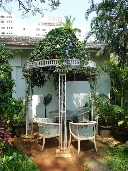 Create A Vertical Garden Using Repurposed Pallets And Decorative Succulents
