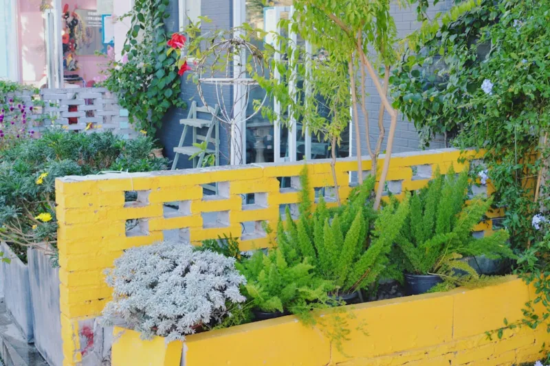 Create A Vertical Garden Using Repurposed Pallets And Eco Friendly Paint 2de9ce