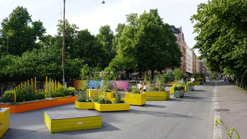 Create A Vertical Garden Using Repurposed Pallets For Small Urban Spaces